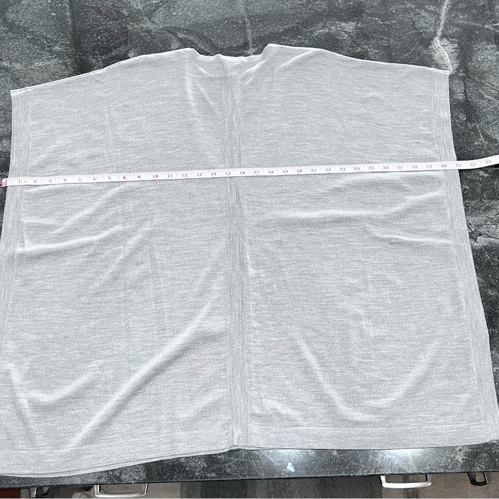 Kinross OS Merino Wool | Silk V-Neck Popover Sweater - Picture 6 of 8